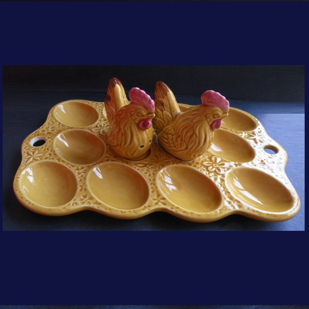Vintage Country Egg Plate w/matching Hen S&P Shakers - Picture 1 of 6